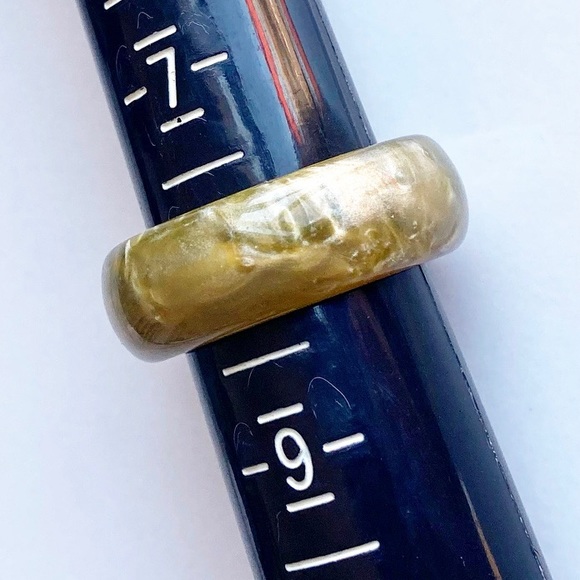 Metallic Green Resin Ring NWOT - Picture 3 of 3